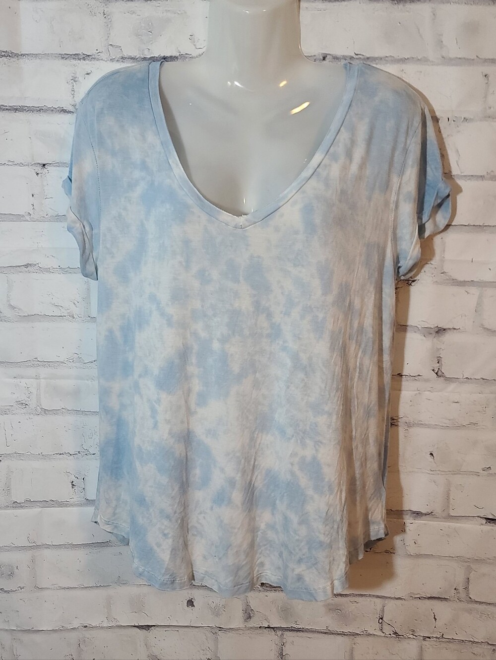American Eagle Soft & Sexy Tie Dye Cloud V-neck Med